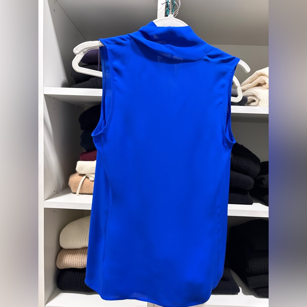 NWOT Theory Blue Sleeveless Women's Top - Picture 2 of 2